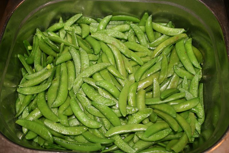 A bowl of fresh snap peas